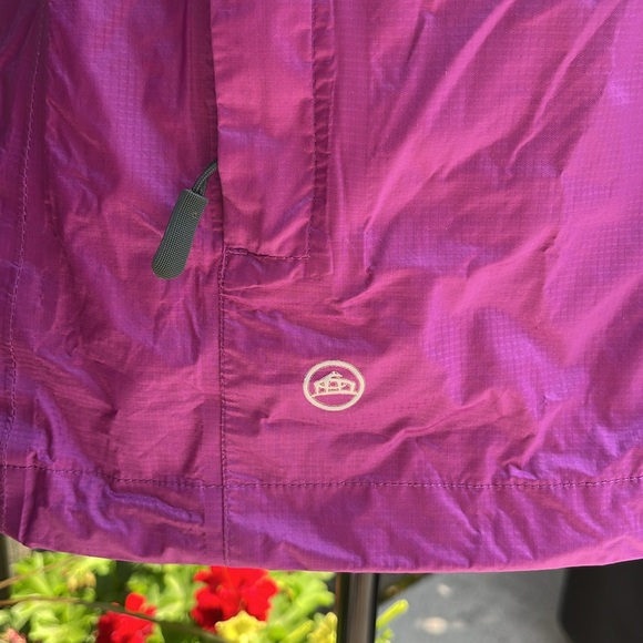 Stormtech Performance Rain and Windbreaker Jacket. Size Medium - Picture 2 of 16